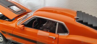 Modely aut 1/24 - M2 Machines - 8