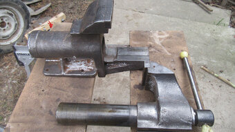 RETRO - kovany  svěrák--50kg - 8