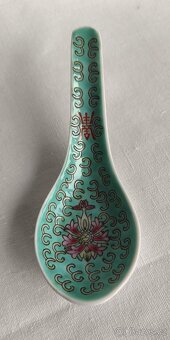 malá sbírka orientálních porcelánových lžiček - 8
