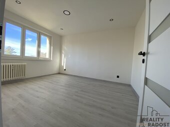 Moderně zrekonstruovaný byt 2+1, 56 m² s balkonem - 8