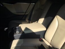 Tesla model S - 8