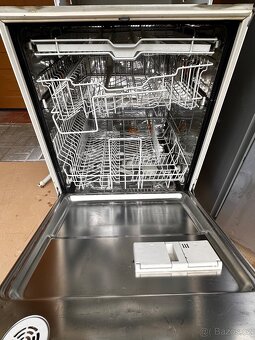 Prodám plně funkční lednici Liebherr a myčku Miele - 8