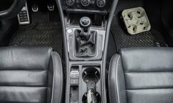 2019 Volkswagen Golf R AWD 2.0 - 8