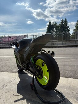 Kawasaki ZX-10R – okruhová verze, r. 2015, 15 000 km – 170 0 - 8