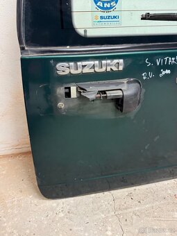 Suzuki Grand Vitara 1998-03, zadní 5. (páté) dveře poškozené - 8