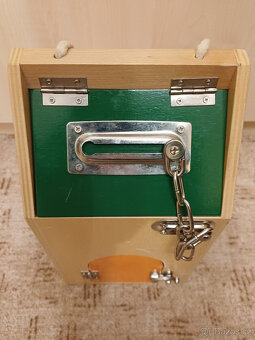 Montessori dřevěný domeček se zámky (small foot) - 8