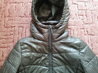 Dámská khaki zimní bunda/kabát s kapucí - 8