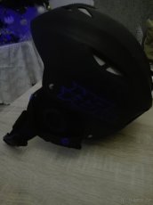 Lyžařská helmu a brýle - 8