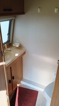 Avento 420 TL Premier, koupelna, WC, TV - 8