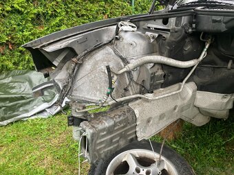 díly na BMW X3 E83 r.v. 2005 komplet plechy, dále dle popisu - 8