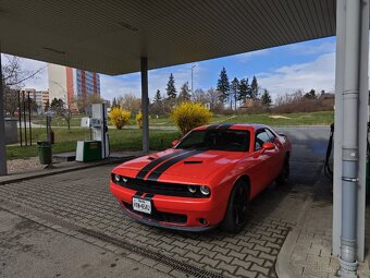 Dodge Challenger - 8