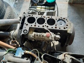 Kompletní dieselový motor na Mercedes W114 - 8