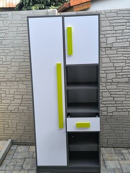 Prodám knihovnu (skříň ) Giro - 8