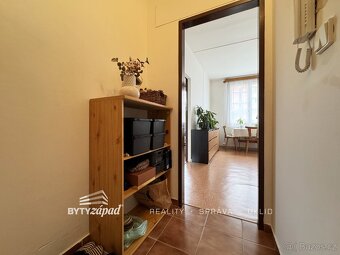 Pronájem bytu 2+kk, 36 m2 v bytovém domě v ulici Skupova v P - 8