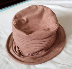 Dámské kabelky + klobouky + čepice - 8