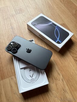 Apple iPhone 16 Pro 128GB černý titan - 8