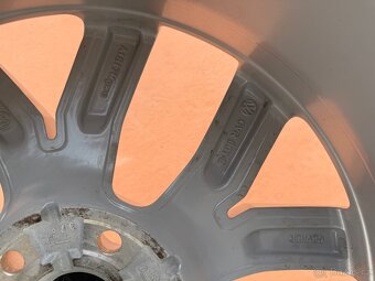 ALU disky original VW 5NA601025B 7jx18 et 43 + 235/55 r18 - 8