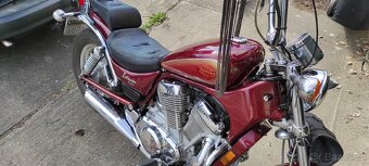 Suzuki Intruder VS 800 - 8
