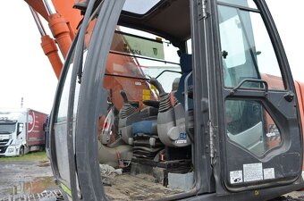 HITACHI ZX225 PÁSOVÉ RYPADLO - 8