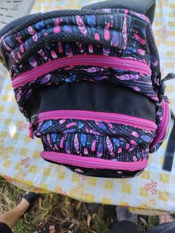 Školní batoh s motivem peří - 8