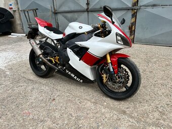 Yamaha YZF-R1 - 8