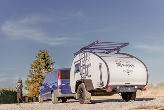 Camper se střešním stanem, svoboda na kolech - 8