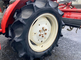 Traktor YANMAR F230 - 8