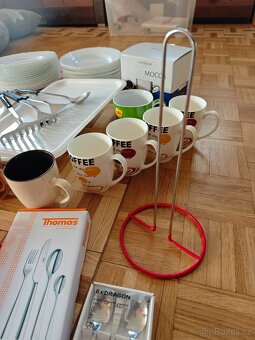 Příbory, talíře, hrnky....... - 8