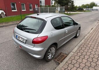 Peugeot 206 1,4 HDi nová stk malá spotřeba nafta - 8