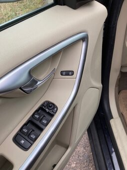 Volvo XC60 2,4 TDi - 8