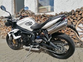 TRIUMPH STREET TRIPLE 675 R - 8