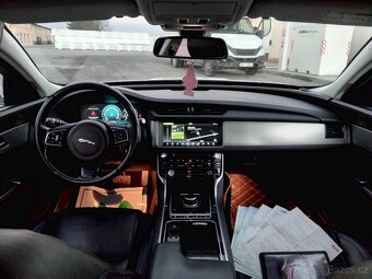 JAGUAR XF 3.0d V6 - 8