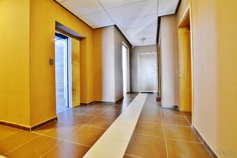 BULHARSKO Zařízené studio 1+kk s balkonem, jen 400m od pláže - 8