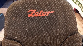 Prodám novou sedačku ZETOR - 8