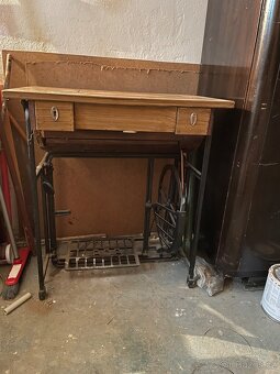 Starožitný šicí stroj LADA 121 - 8