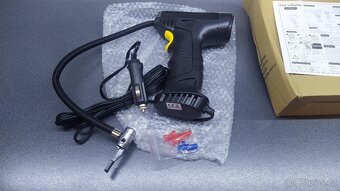 Digitální kompresor pro nafukování pneu atd. - 12V - 8