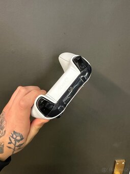 Xbox One S konzole s ovladačem - 8