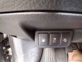 Toyota Avensis kombi 1.8vvti 108kw, Nezávislé topení - 8