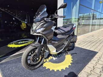 Aprilia SR GT 200 - 8