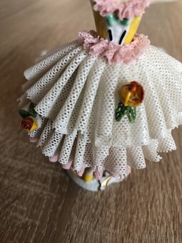 soška zahradnice, tpačníka Royal Dux mala soška - 8