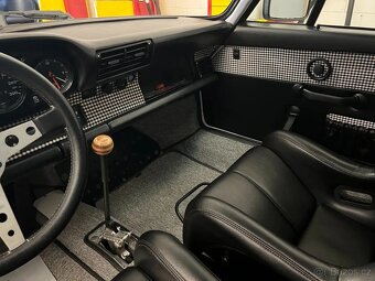 Porsche 911 Carrera z roku 1988 - 8
