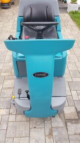Podlahový mycí stroj Tennant T7+ - 8