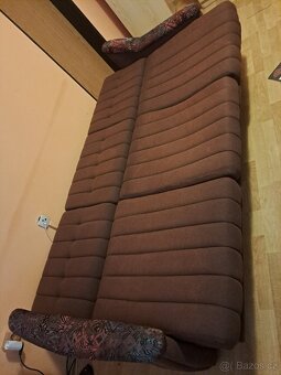 Gauč, lednice, šatní skříň, stůl, stolky, vše ZA ODVOZ - 8