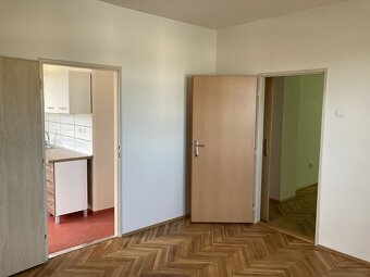 Pronájem 2+1,zaskl. lodžie, Pardubice-Polabiny - 8