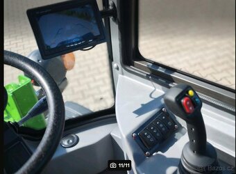 KOLESOVÝ NAKLADAČ V910 - 8