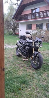 Triumph speed triple 1050 - 8