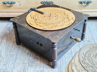 Starožitný hrací stroj, flašinet Ariston, 1890 - 1900 - 8