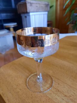 SILNĚ ZLACENÉ SKLENKY NA VÍNO - 5 SAD - 8