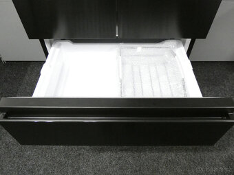 Chladnička Hisense RF540N4SBF2 - se zárukou - 8