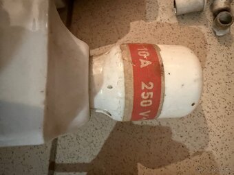 Porcelánové pojistky - 8